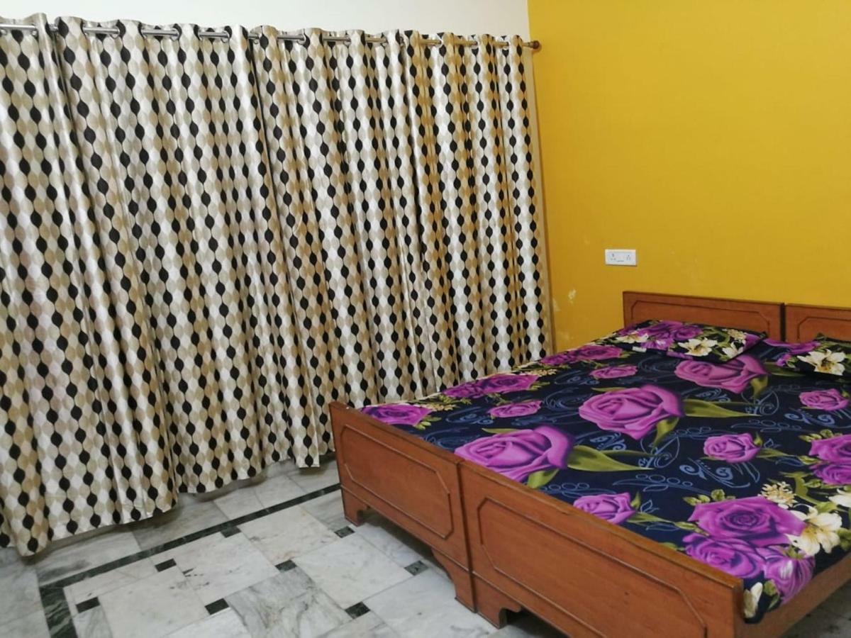 P G On Ganges Varanasi Exterior foto