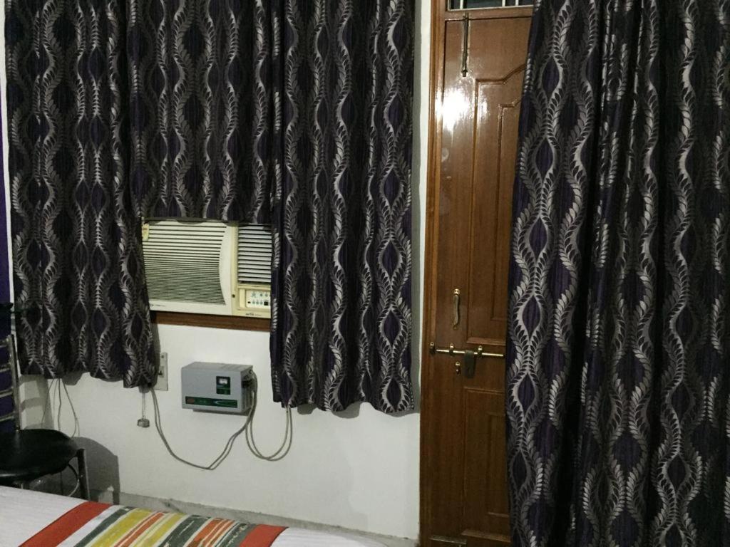 P G On Ganges Varanasi Exterior foto